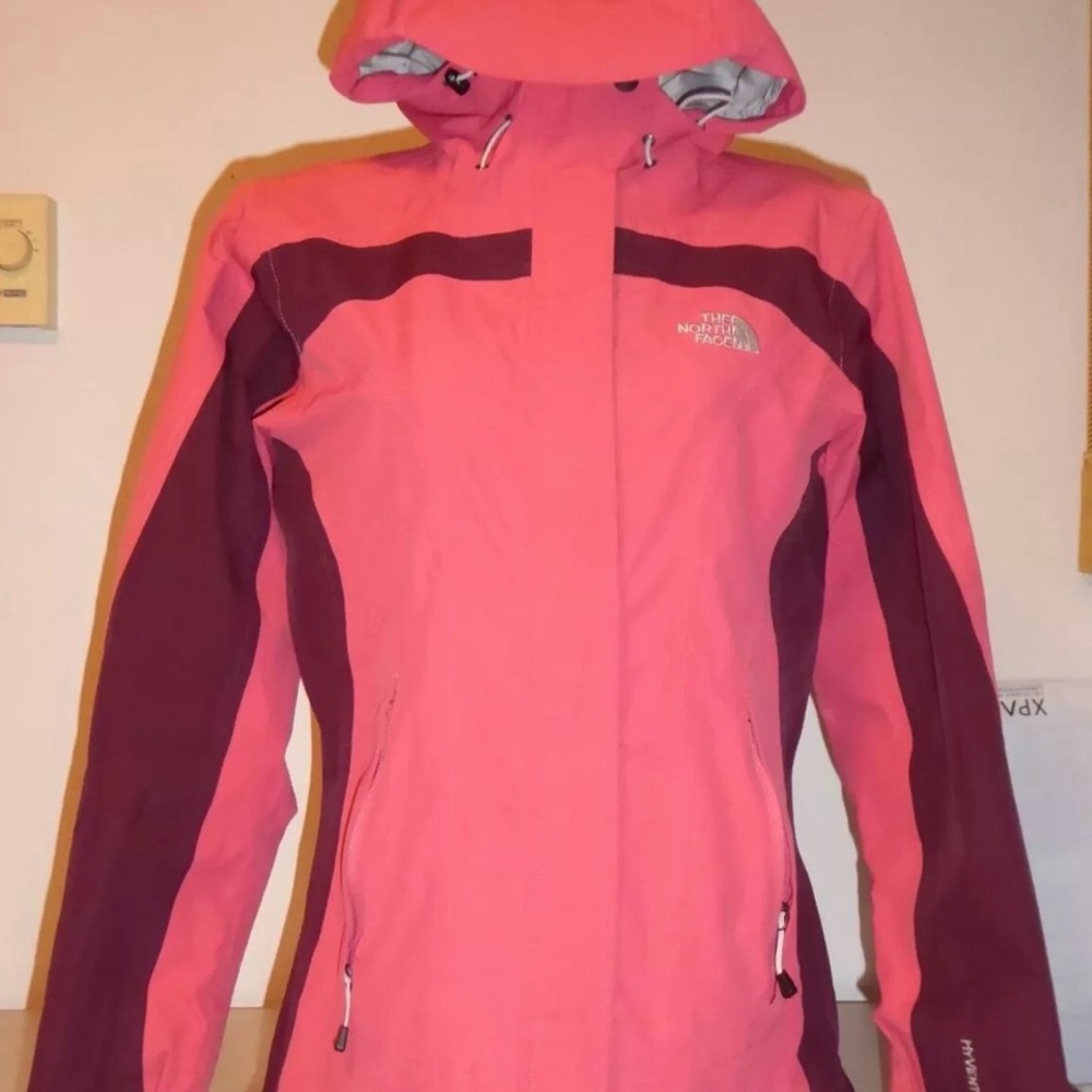 THE NORTH FACE WOMEN'S HYVENT WATERPROOF JACKET CORAL PINK & WINE PURPLE SIZE XS